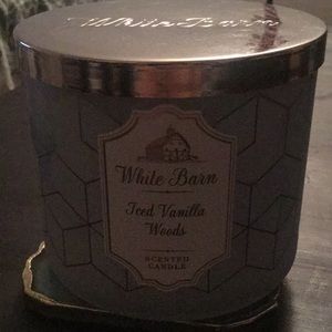 Bath and body works Iced Vanilla Woods Candle